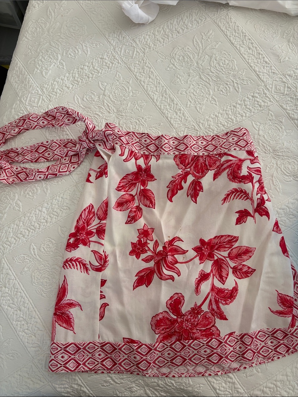 Zara Cream and Red Floral Tie-Waist Mini Skirt